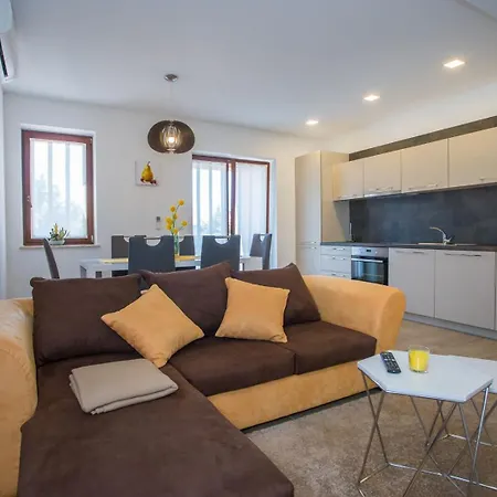 Apartment Two Bedroom Milohanic Iii *