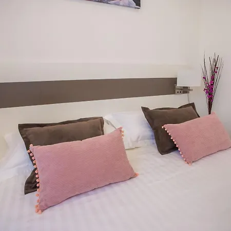 Two Bedroom Milohanic Iii פורץ