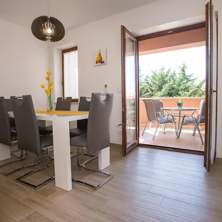 Two Bedroom Milohanic Iii *