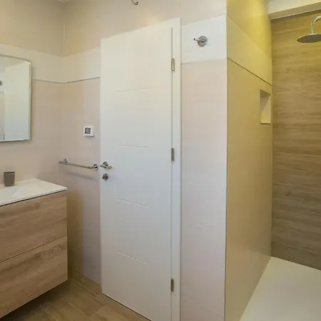 Two Bedroom Milohanic Iii *