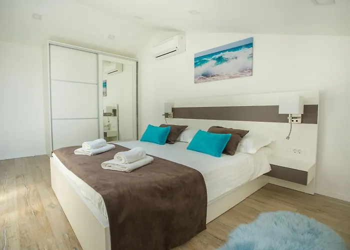 Two Bedroom Milohanic Iii Apartamento *