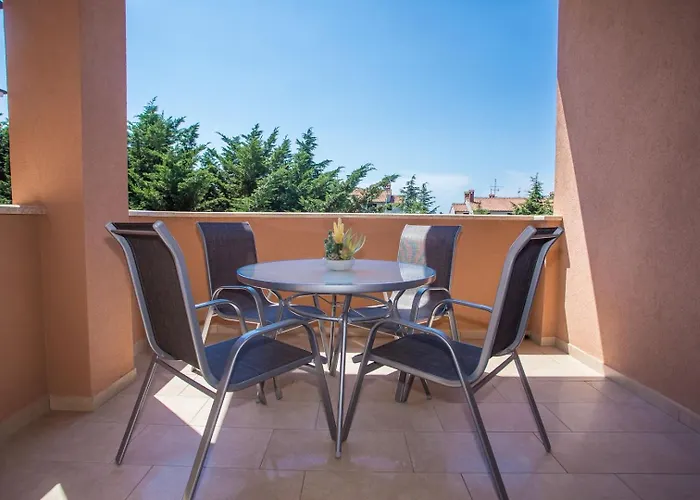 Two Bedroom Milohanic Iii Apartament *