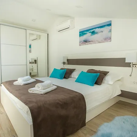 Two Bedroom Milohanic Iii Apartament *