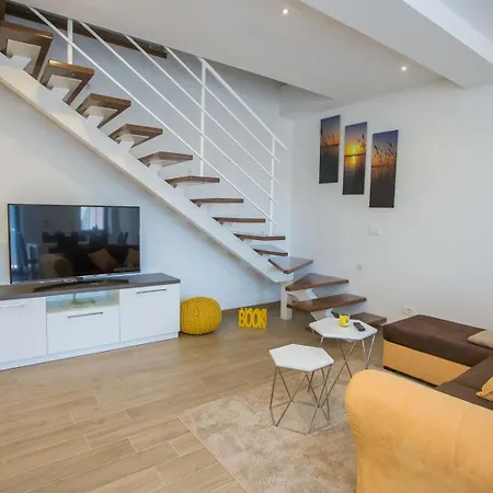 Two Bedroom Milohanic Iii Apartament *